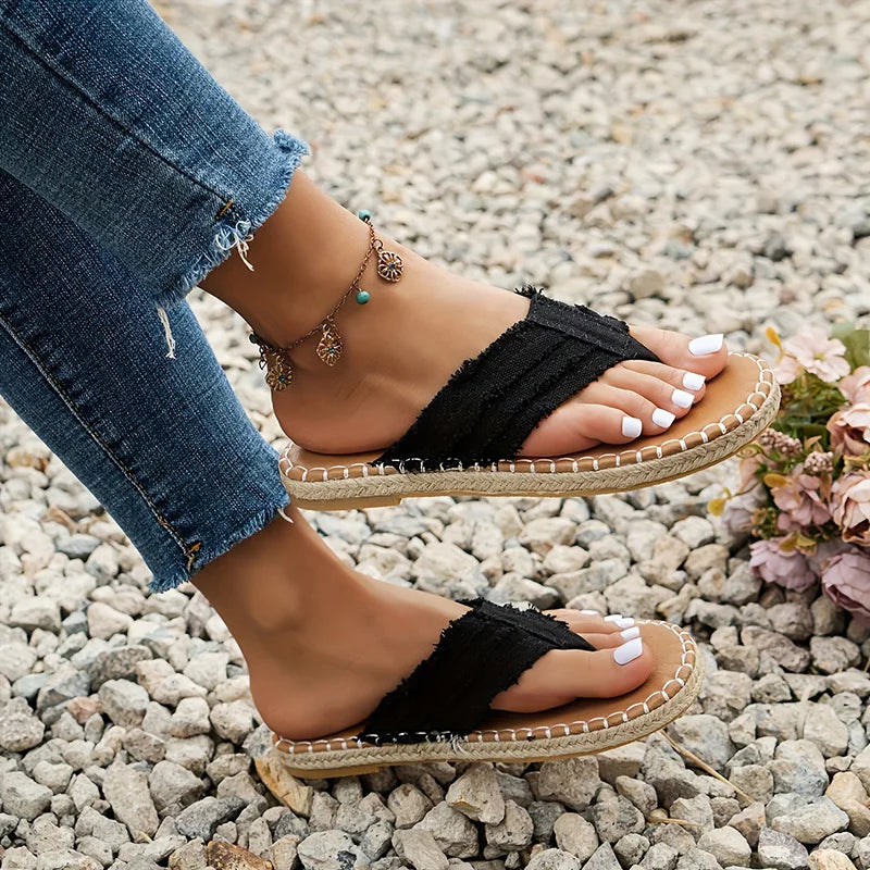 Summer New Style Flip-flops for Women Fashionable Flat-soled Grass Woven Thong Beach Shoes Large Size Sandals For Outer Wear